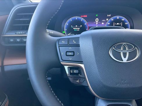 Used 2025 Toyota Crown Signia Limited image 24