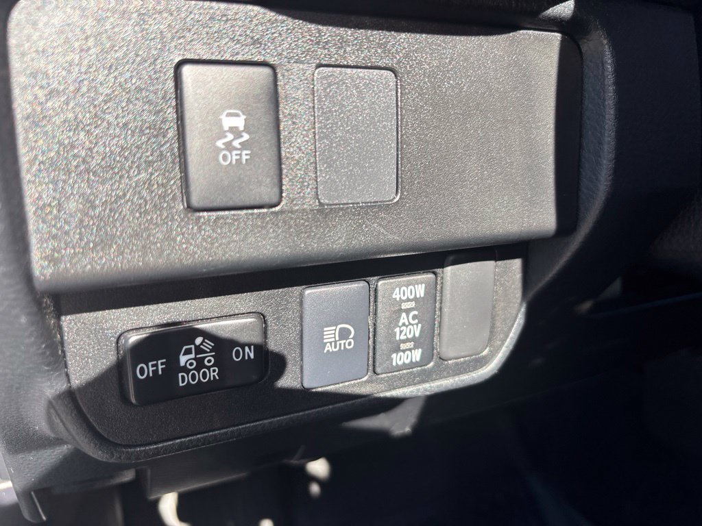 Used 2021 Toyota Tacoma TRD Off-Road w/ TRD Premium Off Road Package AWD/4WD image 19