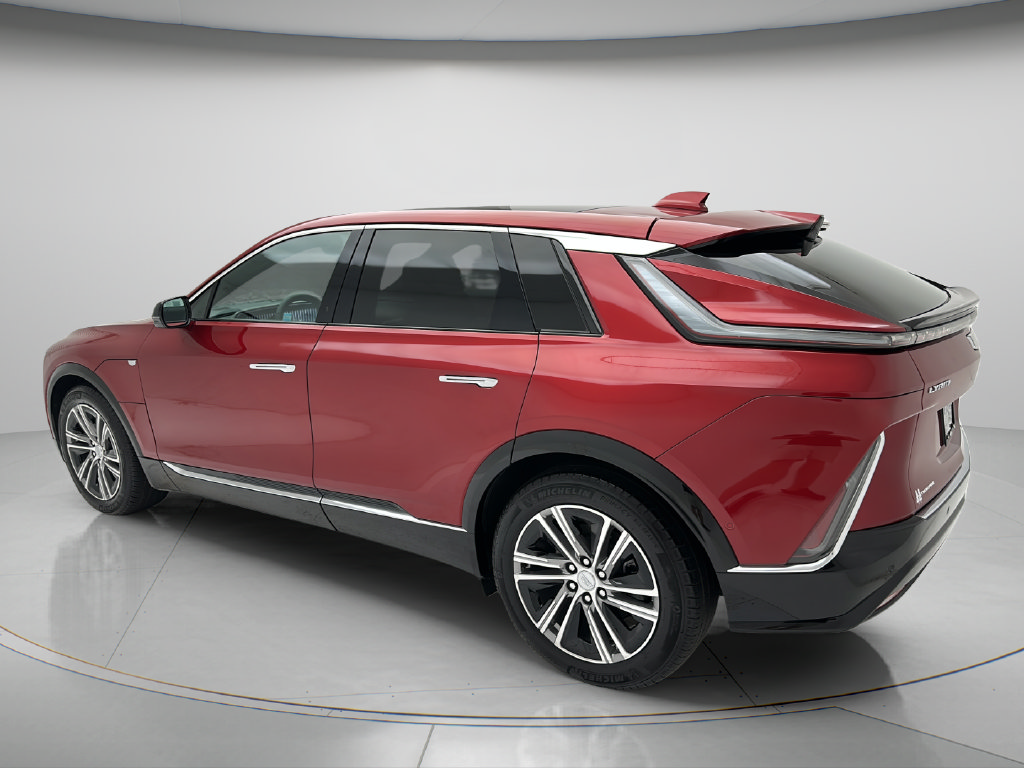 Used 2024 Cadillac Lyriq Luxury AWD/4WD image 4