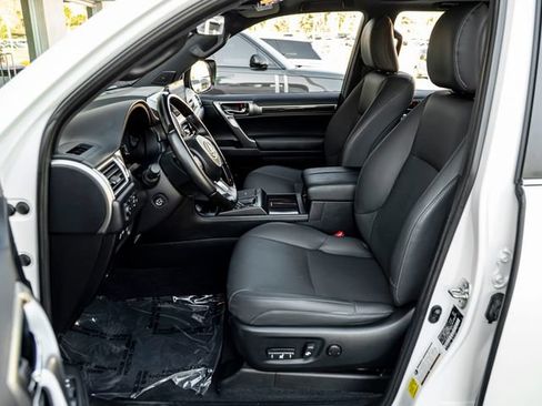Used 2023 Lexus GX 460 Premium w/ Accessory Package AWD/4WD image 18