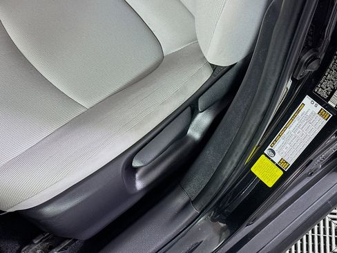 Used 2022 Toyota Corolla LE w/ LE Convenience Package FWD image 13