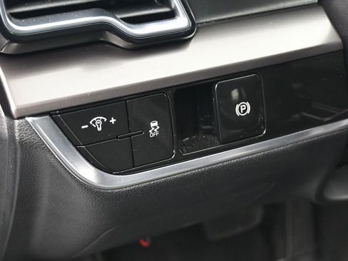 Used 2025 Kia Sportage EX image 15