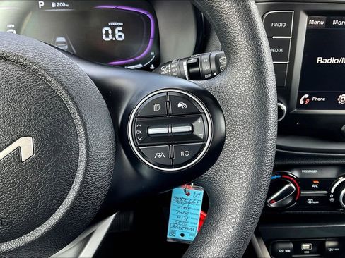 Used 2025 Kia Soul LX w/ LX Technology Package FWD image 12