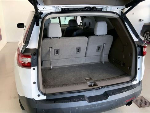 Used 2018 Chevrolet Traverse LT image 16