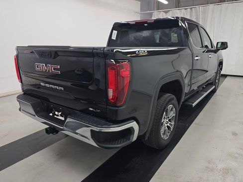 Used 2025 GMC Sierra 1500 SLT image 2