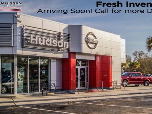 Used 2024 Jeep Grand Cherokee Altitude image 3