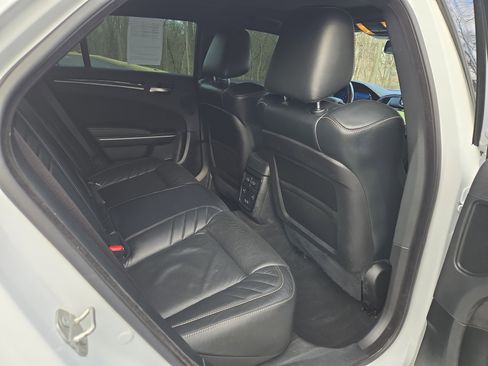 Used 2023 Chrysler 300 C image 27