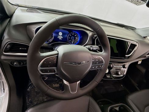 New 2026 Chrysler Voyager LX image 6