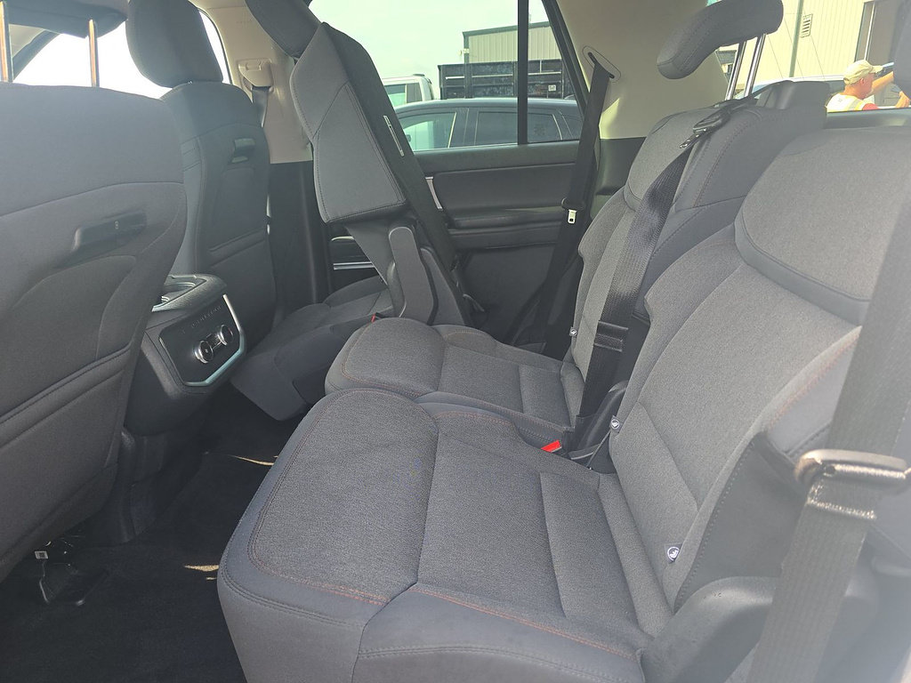 Used 2025 Ford Expedition Active RWD image 11