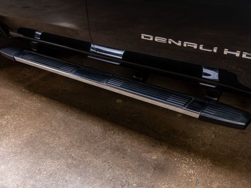 Used 2020 GMC Sierra 3500 Denali w/ Denali Ultimate Package image 12