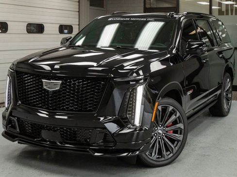 Used 2025 Cadillac Escalade V image 16