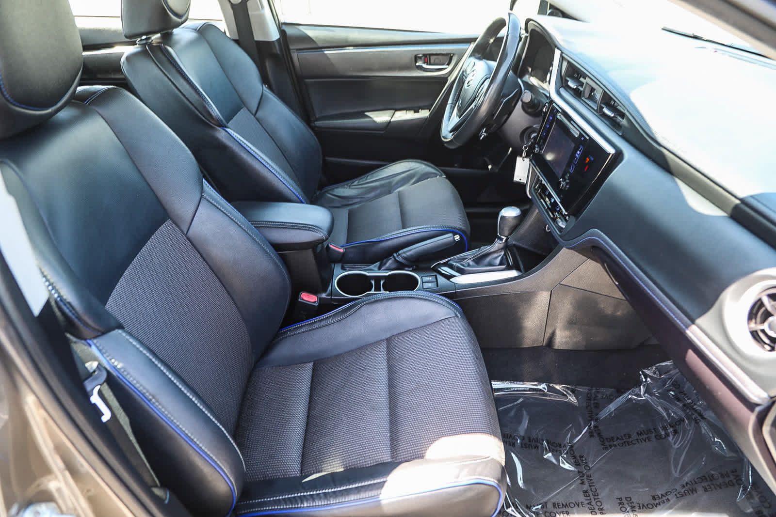 Used 2018 Toyota Corolla SE w/ Carpet Mat Package (TMS) FWD image 16