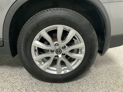 Used 2019 Nissan Rogue SV image 12