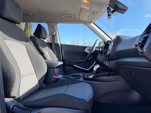 Used 2023 Kia Soul S FWD image 18