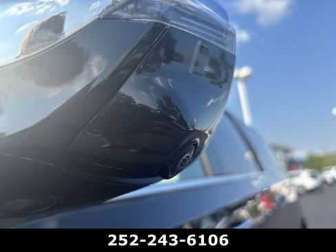 Used 2025 Chevrolet Suburban Premier RWD image 10