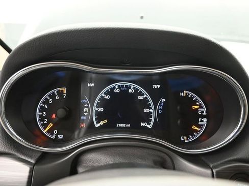 Used 2022 Jeep Grand Cherokee Laredo E AWD/4WD image 32