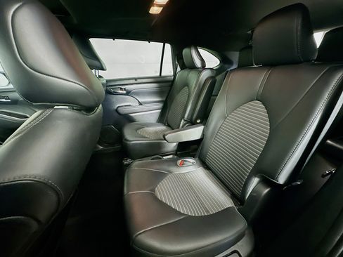 Used 2021 Toyota Highlander XSE image 28