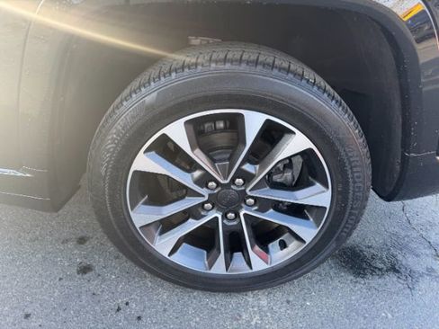 Used 2022 Jeep Grand Cherokee Overland image 15