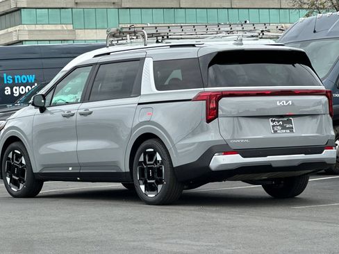 New 2026 Kia Carnival EX FWD image 6