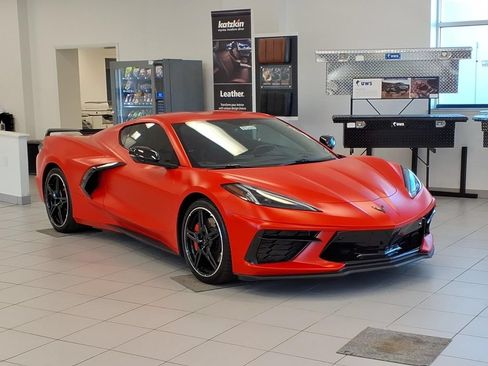 Used 2021 Chevrolet Corvette Stingray Preferred Cpe w/ Z51 Performance Package RWD image 1