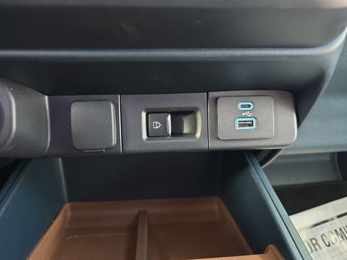 Used 2023 Ford Maverick Lariat w/ Lariat Luxury Package image 33