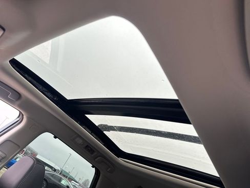 New 2026 Nissan Pathfinder Platinum image 17