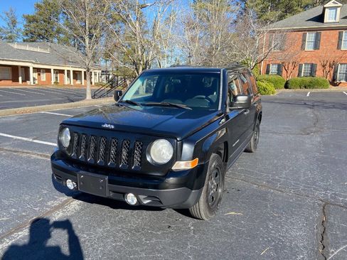 Used 2015 Jeep Patriot Sport image 2