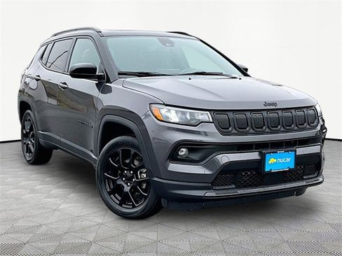Used 2022 Jeep Compass Altitude w/ Sun and Sound Group image 1