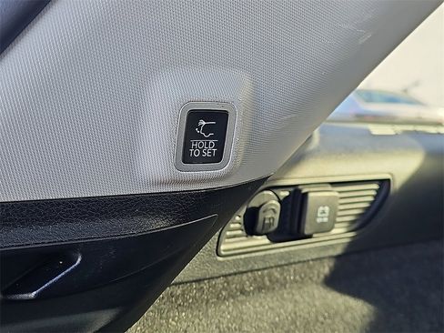 Used 2022 Jeep Grand Cherokee Overland image 33