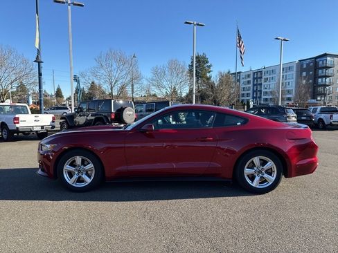 Used 2015 Ford Mustang Coupe image 2