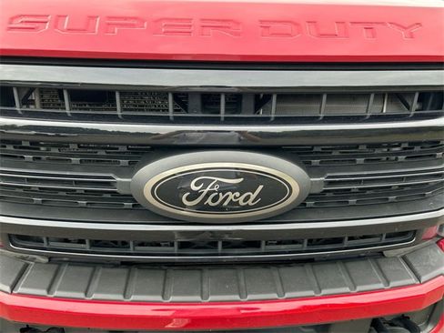 Used 2022 Ford F250 Lariat w/ Black Appearance Package image 31