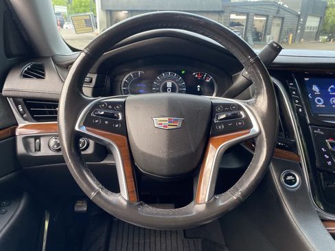 Used 2019 Cadillac Escalade ESV Luxury AWD/4WD image 19
