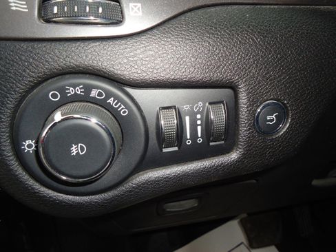 Used 2021 Jeep Cherokee Latitude Lux w/ Comfort/Convenience Group image 15