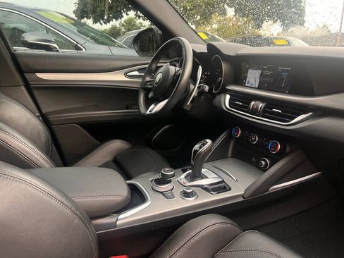 Used 2023 Alfa Romeo Stelvio Veloce AWD/4WD image 24