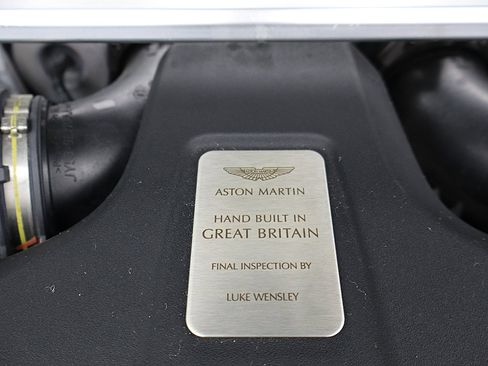 Used 2023 Aston Martin V8 Vantage Coupe image 31