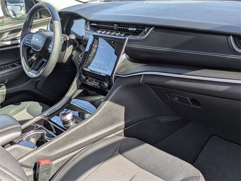 Used 2023 Jeep Grand Cherokee Laredo image 29