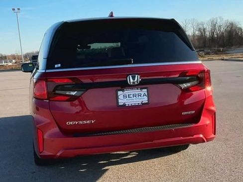 New 2026 Honda Odyssey Touring image 7