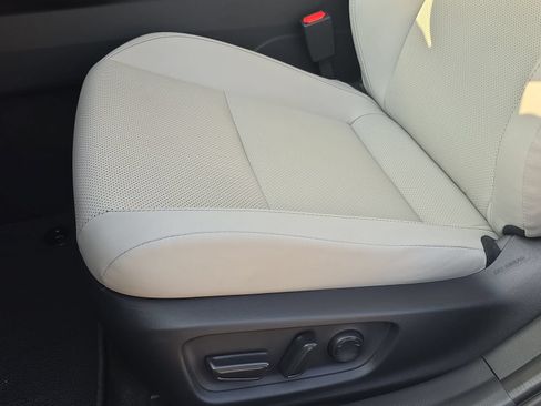 New 2027 Toyota Prius XLE FWD image 25