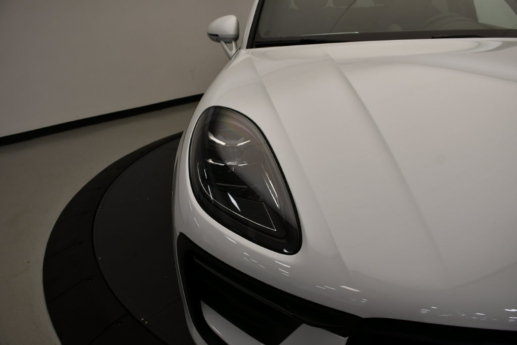Certified 2026 Porsche Macan Turbo AWD/4WD image 14
