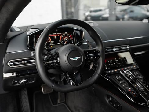 Used 2025 Aston Martin V8 Vantage Coupe image 41