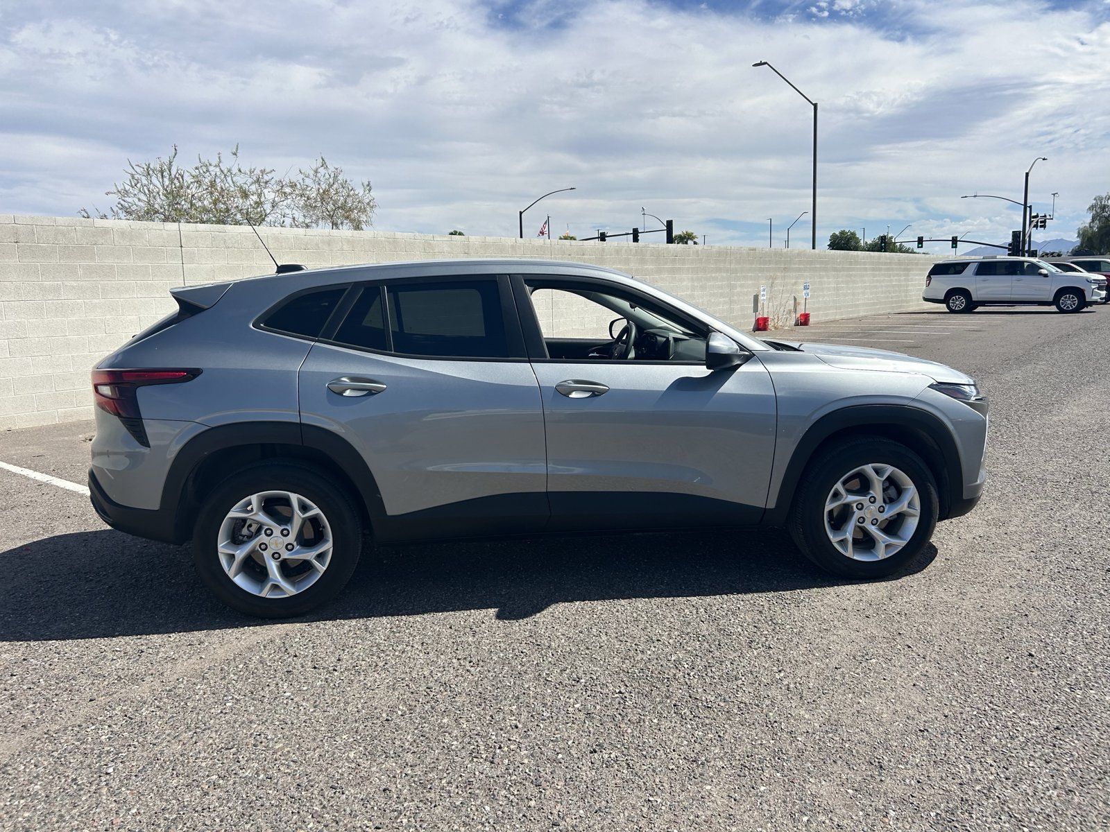 Used 2026 Chevrolet Trax LS w/ LS Convenience Package FWD image 5