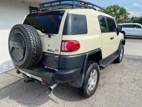 Used 2010 Toyota FJ Cruiser 4WD image 8