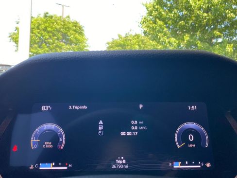Used 2023 Jeep Grand Cherokee Limited w/ Luxury Tech Group II AWD/4WD image 48