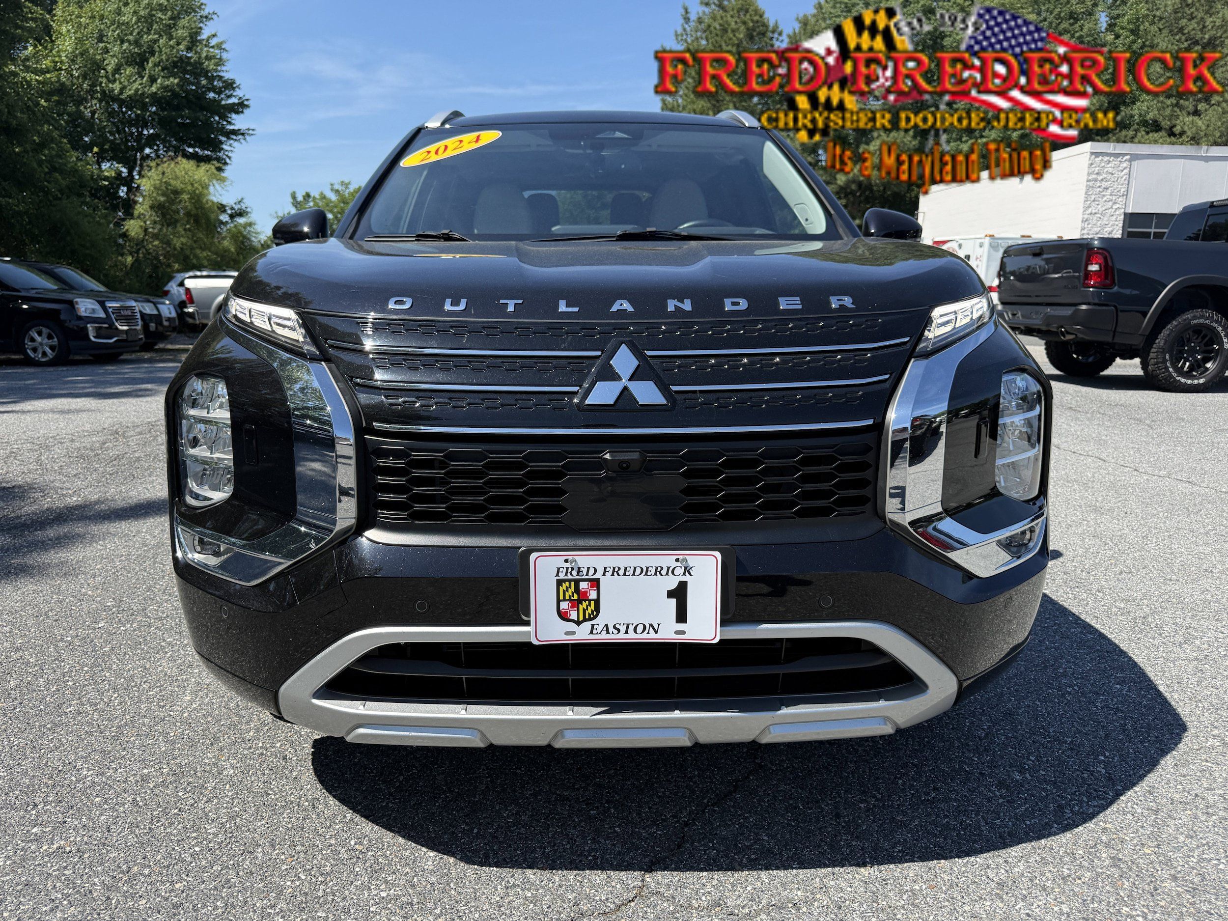 Used 2024 Mitsubishi Outlander SEL AWD/4WD image 2