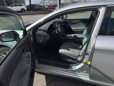 Used 2021 Toyota Avalon XLE w/ Moonroof Package image 19