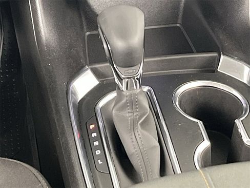 Used 2021 Chevrolet Traverse LT image 19