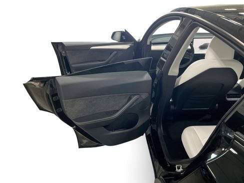 Certified 2023 Tesla Model Y Long Range AWD/4WD image 10