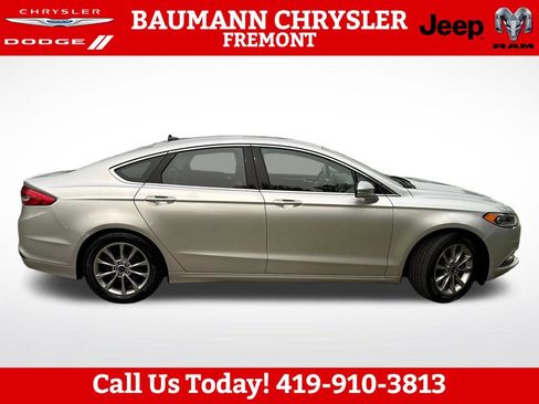 Used 2017 Ford Fusion SE FWD image 7