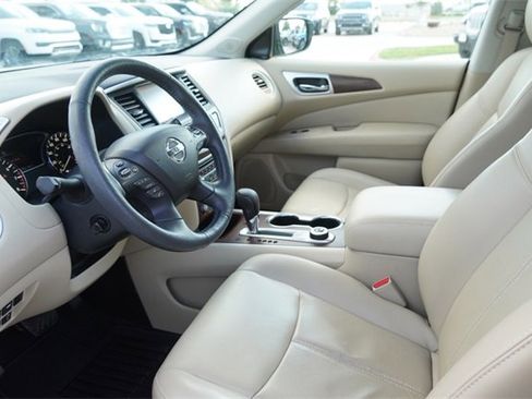 Used 2018 Nissan Pathfinder Platinum image 22