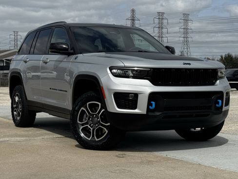 Used 2022 Jeep Grand Cherokee Trailhawk image 2